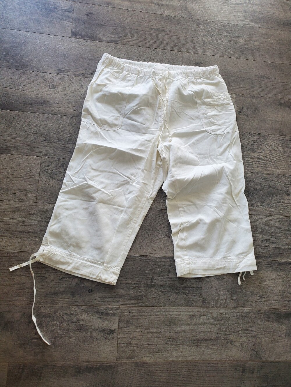 White Fashion Bug Capri Pants